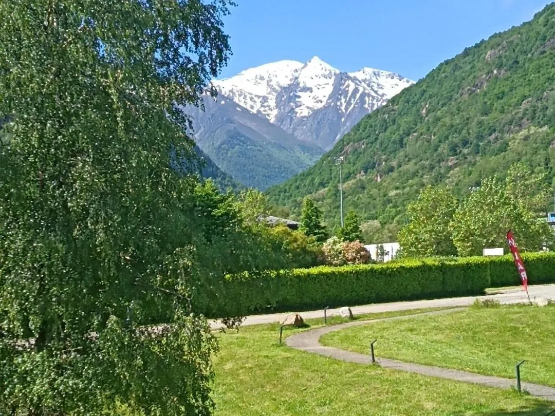 Auzat Auberge Du Montcalm מלון
